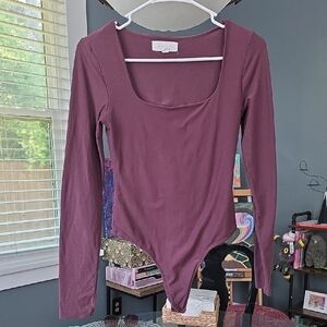 Olive & Oak Long Sleeve Square Neck Bodysuit in Plum